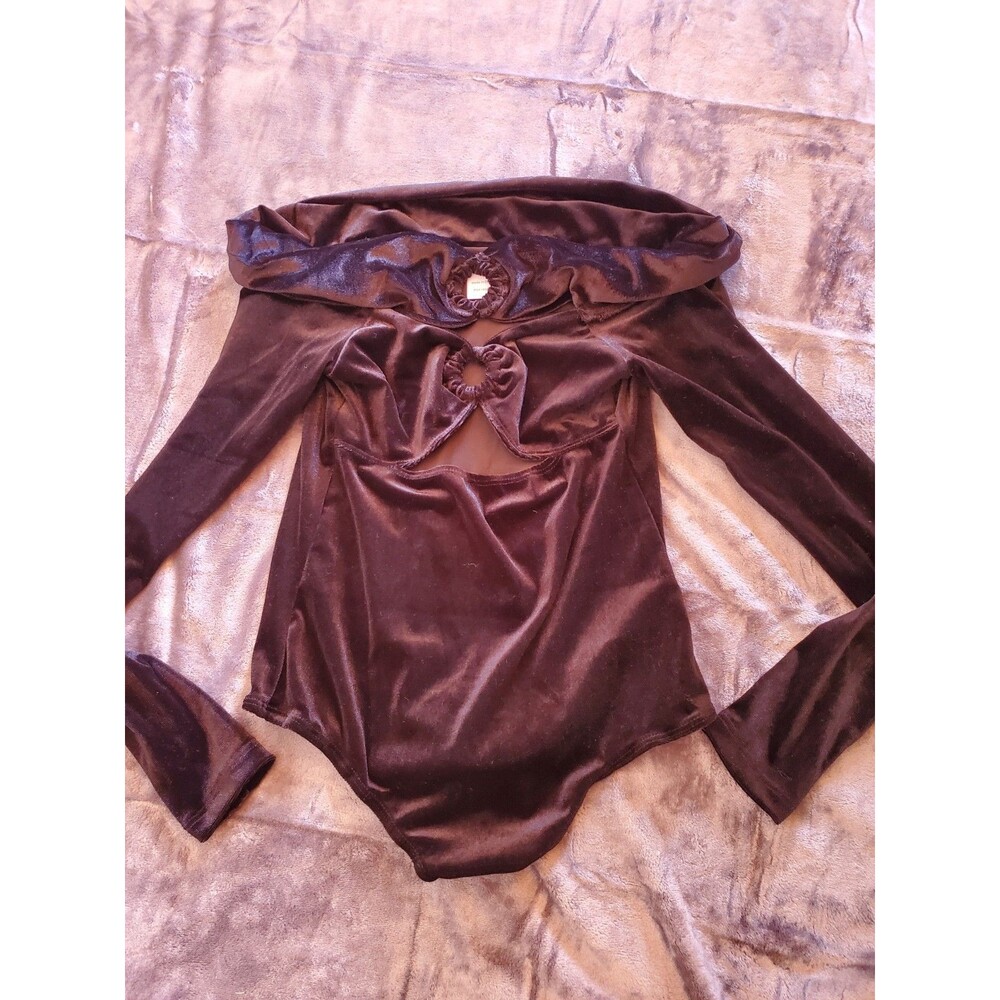 Glamorous Women's Black Velvet Body Suit NWT Xtra Small Revolve Off Shoulder - Picture 3 of 13